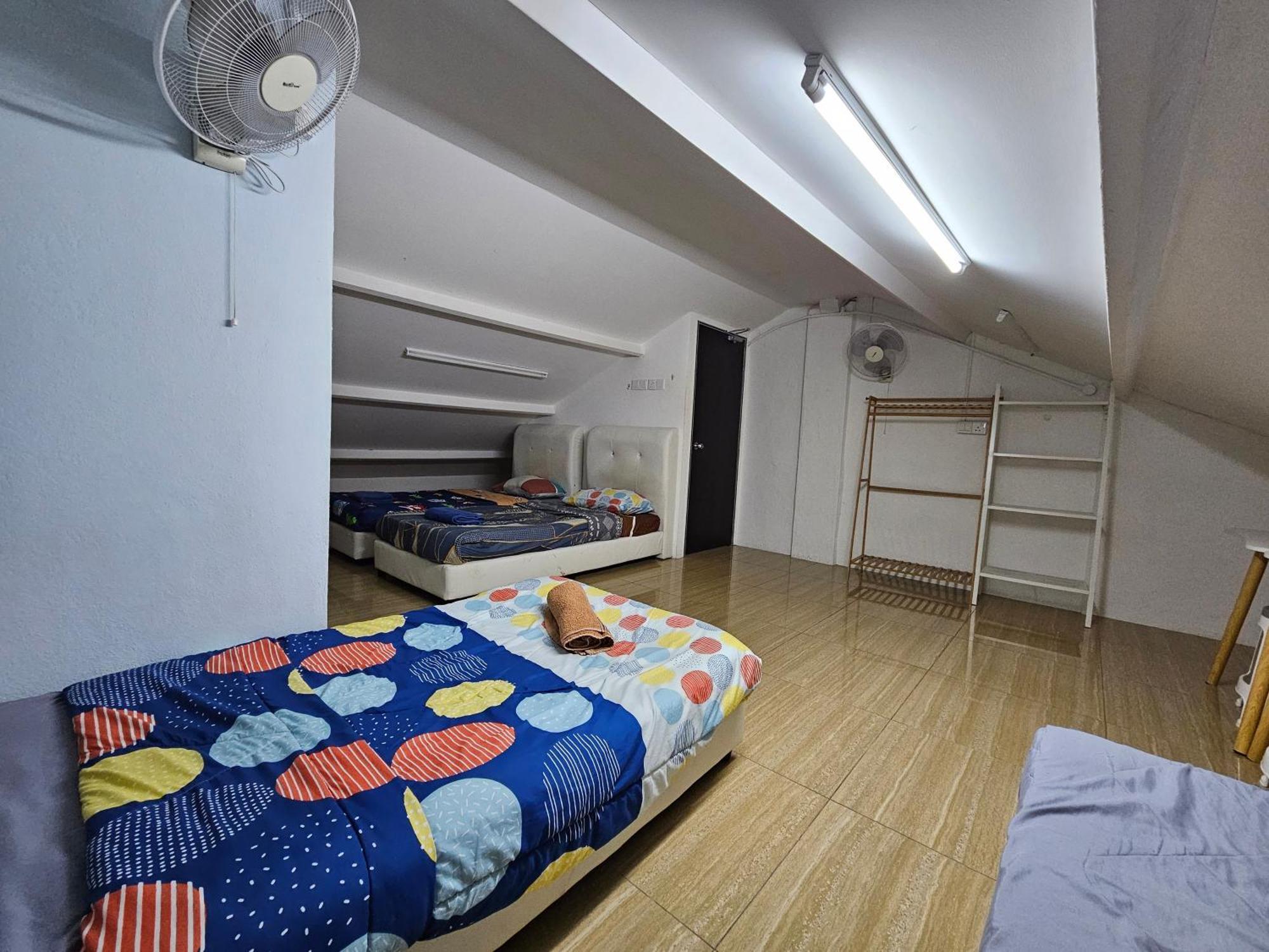 Color Mixed Home Hostel George Town Exterior foto